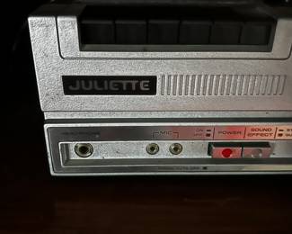 Juliette stereo 8track with speakers