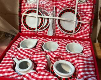 Mr. and Mrs. Frosty Children's Christmas Tea Party Set by Delton