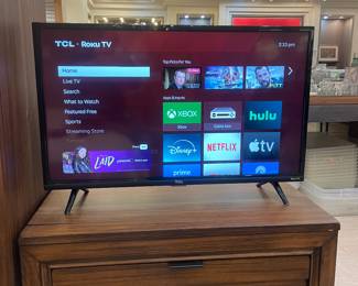 32" TCL Roku Smart TV (like new)