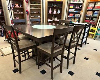 Counter top table & chairs - lazy susan in the middle