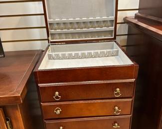 Silverware cabinet