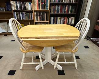 Table/2 chairs