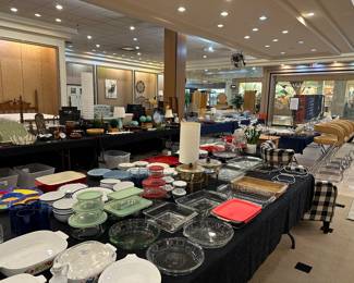 Lots of kitchen items!