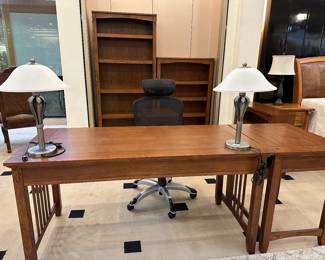 6 pieces to this amazing office desk set!