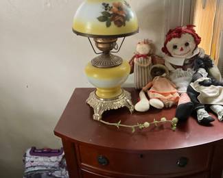 End table folks and lamp