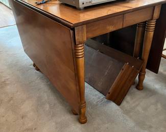 Double drop leaf table