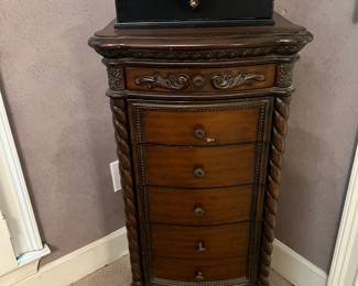 Jewelry chest