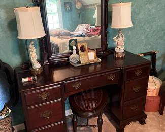 Mahogany vanity dresser