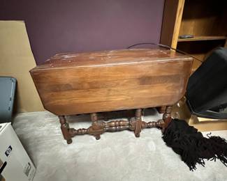 Oak double drop leaf gate leg table