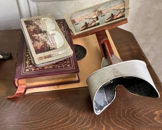 Vintage stereoscope w/ cards