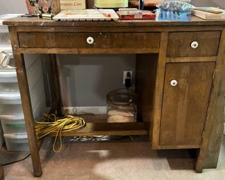 Artists desk with tilt top drawing board