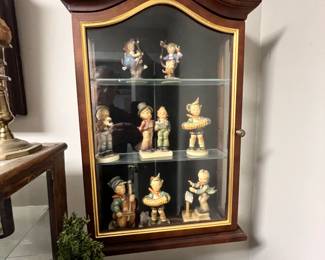 Nice wall cabinet w/ Hummels 