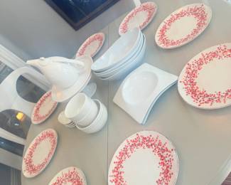 Fantastic plates. Dinnerware. Service pieces. Etc.