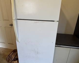#105 Kenmore refrigerator/freezer - works $50.00