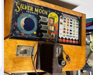 Floor model slot machine...took picture looking down on the top of machine