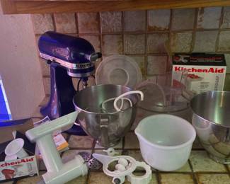 Kitchenaid Mixer With Lots Of Accessories