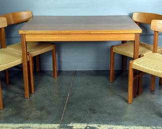 Sun Furniture Extendable Dining Table With Four Woven Chairs