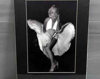 Framed Marilyn Monroe Iconic "Seven Year Itch" Holographic Photo With Autographed Note