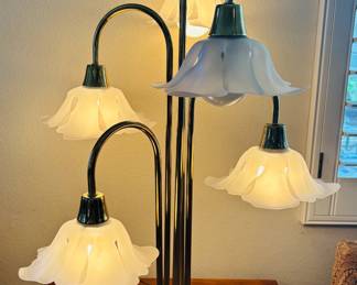 Vintage Floral Table Lamp
