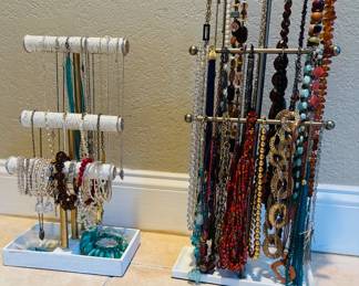 Miscellaneous fashion jewelry