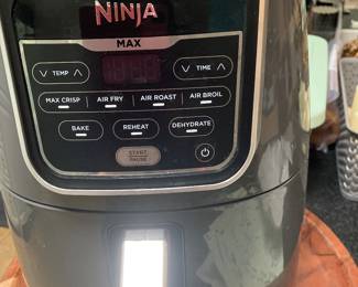 Mjnja Max