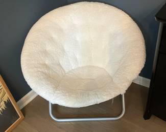 Cozy Saucer Chair