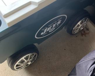 Jets cooler with speaker