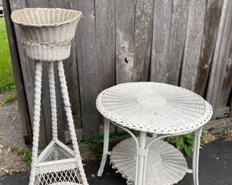 Vintage Wicker Patio/Porch Side Table and Plant Stand. 