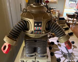 Original sci-fi toy lost in space B9 character