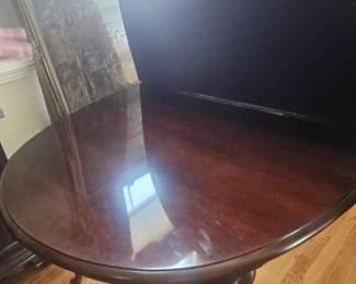 This table come with a cover and the top is excellent b/c of the cover