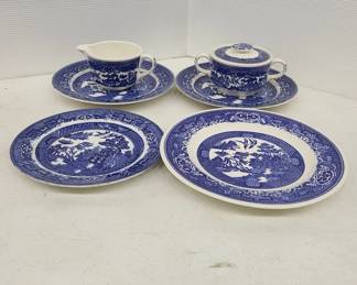 Blue Willow Cream & Sugar Set With 4 Plates