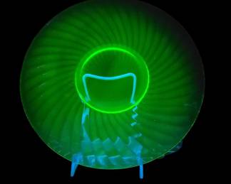 Uranium Glass Anchor Hocking Swirl 10" Plate