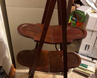 Folding food serving stand