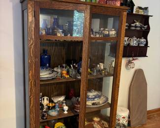 Curio cabinet (missing glass)