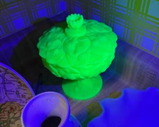 Uranium milk glass