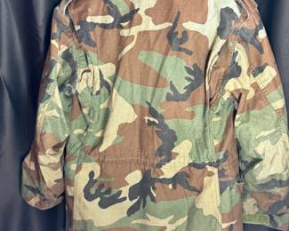 AUTHENTIC VIETNAM ERA M-65 COLD WEATHER CAMO COAT