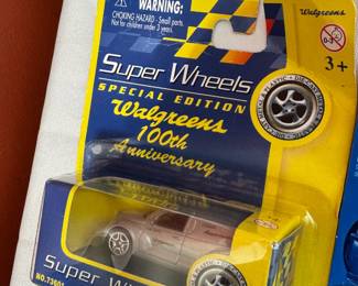 LARGE COLLECTION OF HOTWHEELS IN PACKAGE, SOME RARES.