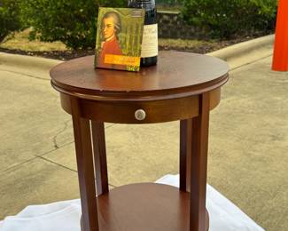 2 REGENCY INSPIRED MULTI TIER ACCENT TABLES
