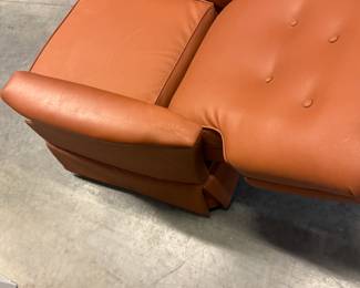VINTAGE TUFTED 5 BUTTON RECLINING CLUB CHAIR