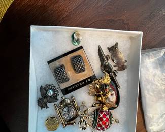 Broches