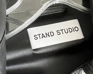 stand studio