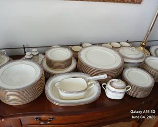 Immaculate large noritake china set.