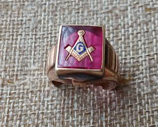 Gold masonic ring.