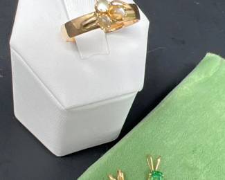 41 18KGoldRing2gDiamondEmeraldPendants