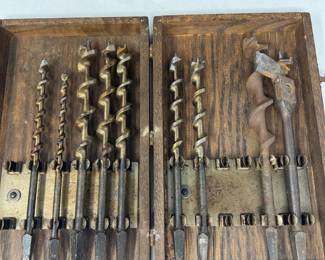 129 AntiqueTraditionalOakDrillBitToolStorageBoxDovetailCorners