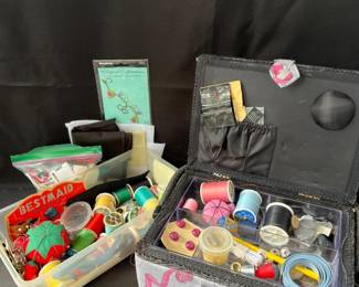 142 SewingCaddyBinFilledwithThreadandMore