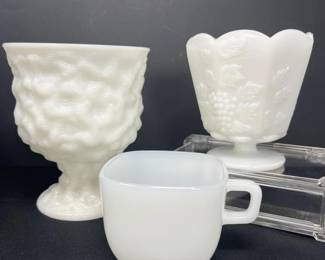 72 MilkGlassTrioEOBrodyGlasbake