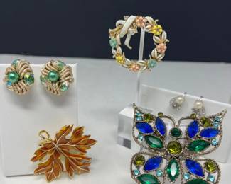 8 ElegantCollectibleVintageBroochesEarrings