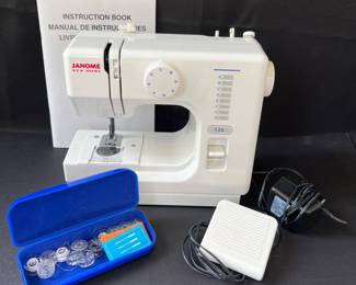 141 PetiteJanomeNewHome124SewingMachine