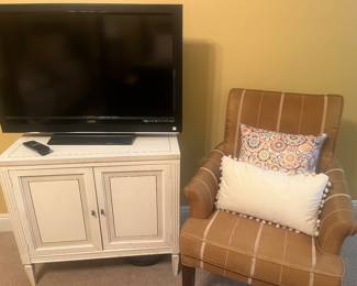 TV, console, silk armchair